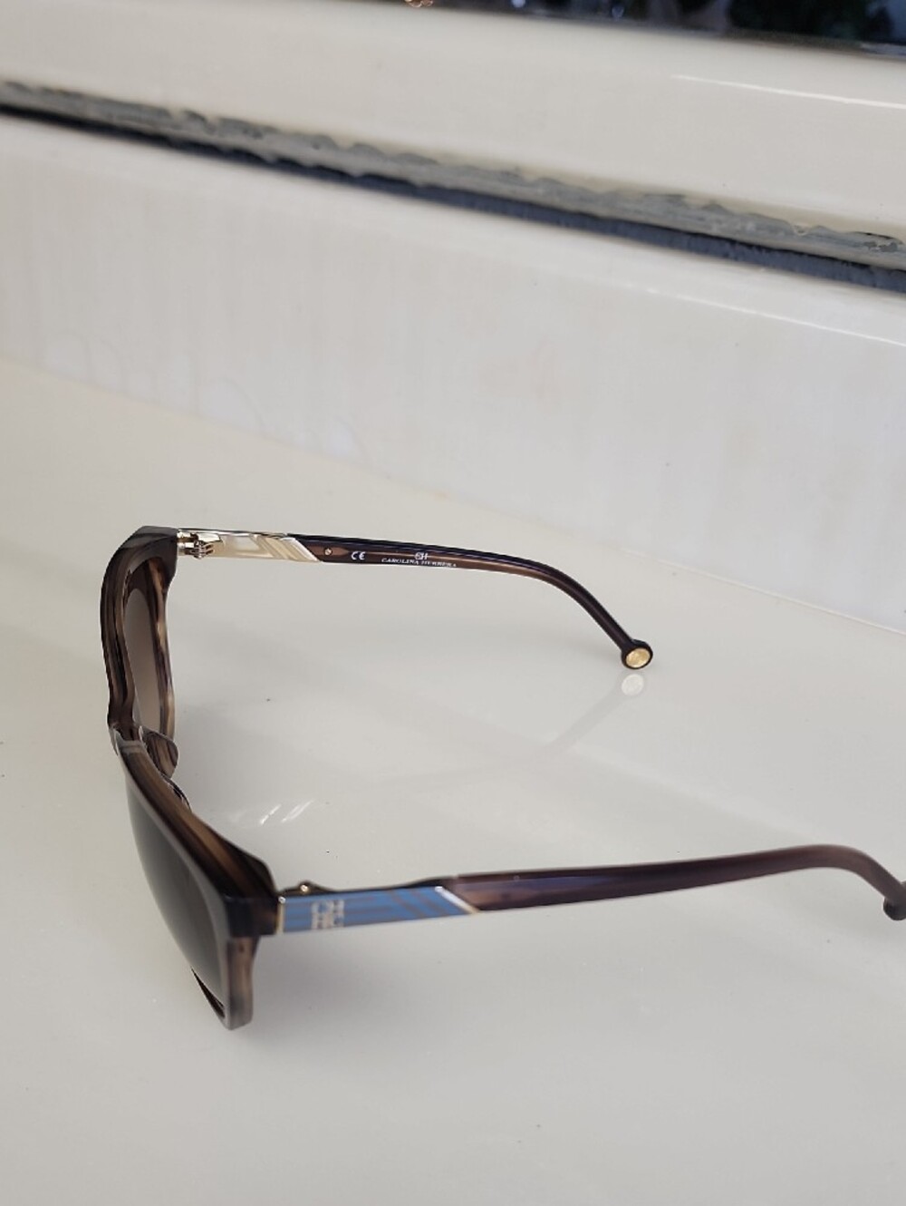 Carolina Herrera Brown Cat-Eye Sunglasses with Brown Lenses - Picture 14 of 16